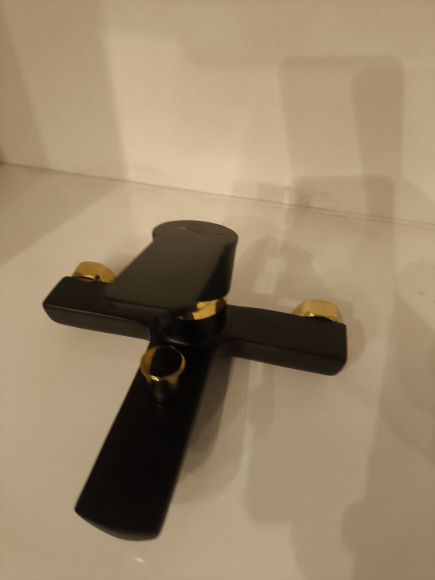 Siyah-Gold Banyo Bataryası